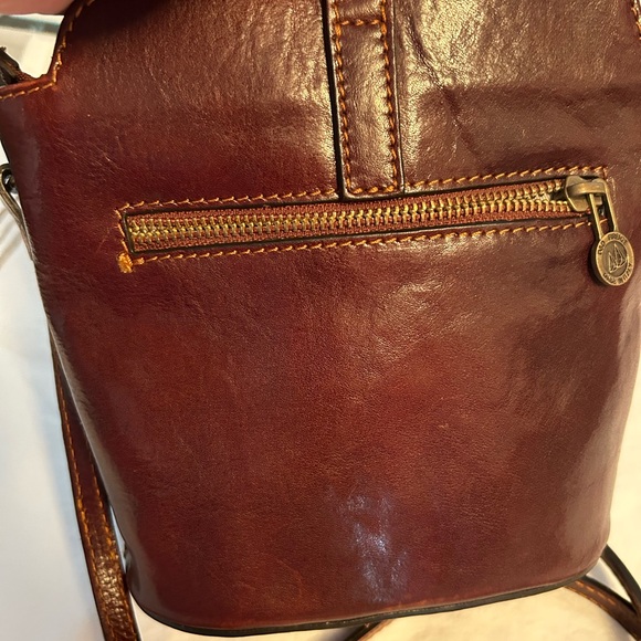 Womans shoulder bag,Gen leather,cognac brown, spot on front noted in picture - Picture 7 of 9